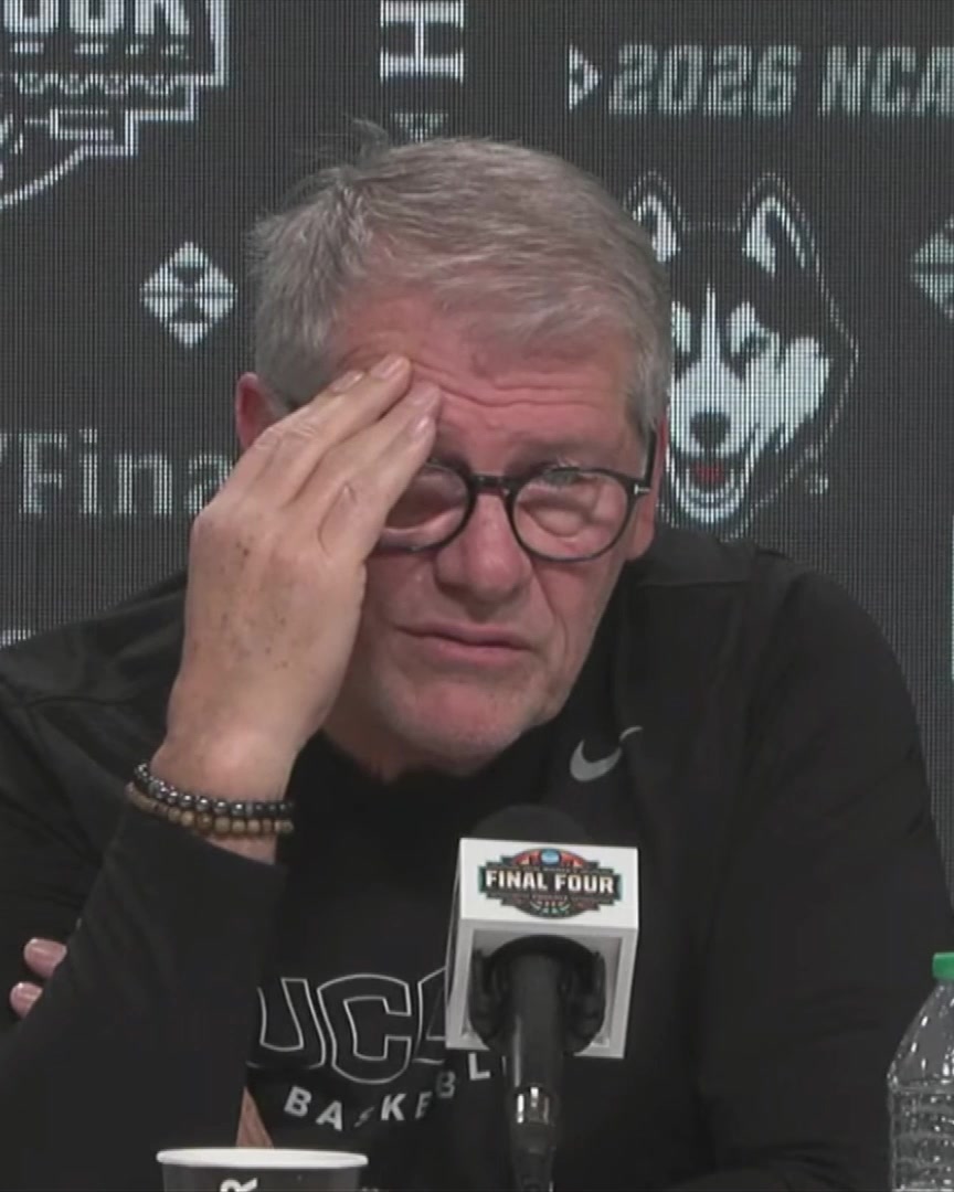 Geno Auriemma was asked how he's learned to trust his freshman players: "I don't. I just cross my fingers, close my eyes and put them out there" 😂