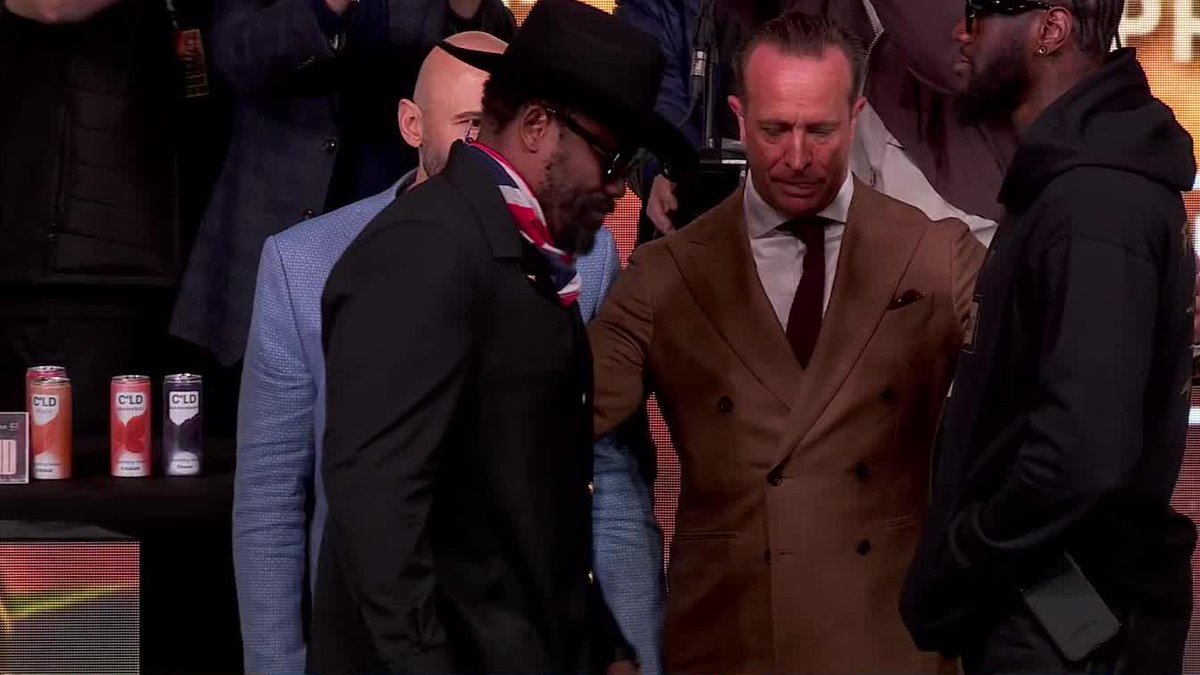 WILDER vs. CHISORA : LE FACE-À-FACE 🥊 Deux piliers de la boxe s'affrontent avec un palmarès cumulé de 80 victoires pour 17 défaites ! Deontay Wilder c’est 44 victoires pour 43 KO 🤯 #ChisoraWilder