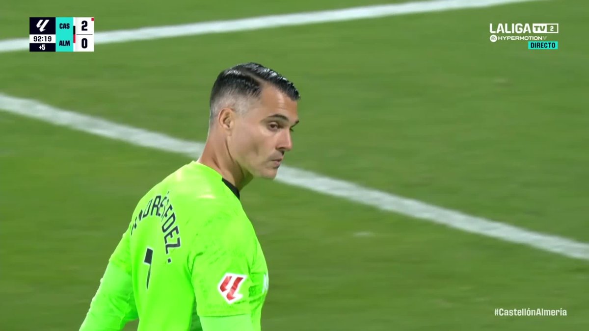 ¡UN ERROR QUE SE PAGA CARO! 👀 El resbalón de Andrés Fernández que aprovechó Pablo Santiago ⚽ Disfruta del Plan Fútbol por 9,99€ al mes durante un año🔗 #LALIGAHYPERMOTION