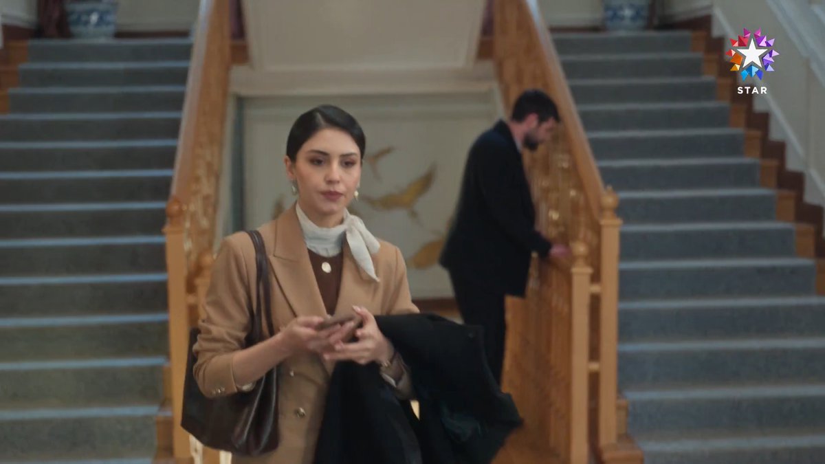 Müthiş bir bölüm ve bölüm sonuydu. Hikâye o kadar iyi ilerliyor ki seyretmeye doyamıyor insan. Her sahnesi dolu dolu, atmosferi müthiş bir bölüm. Civan, Derya'yı tanıdı. Ferman, yalıya çökmeye kararlı. Dicle için zor günler devam ediyor. 💥