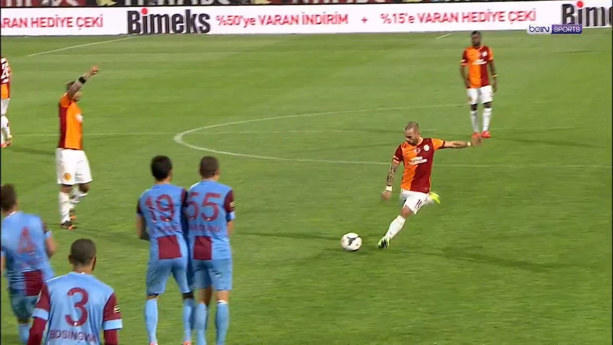 Mancini'nin Türkiye'yi çözdüğü maç olarak bilinir ama ligin sondan 1. haftasıydı. Deplasman işini çözemediği için çok puan kaybetti ve sampiyonluk kaçtı. Ertesi sezon devam etse eminim ki şampiyon olurdu. Sneijder ve S.İnan'ın frikikleriyle de hatırlarız.