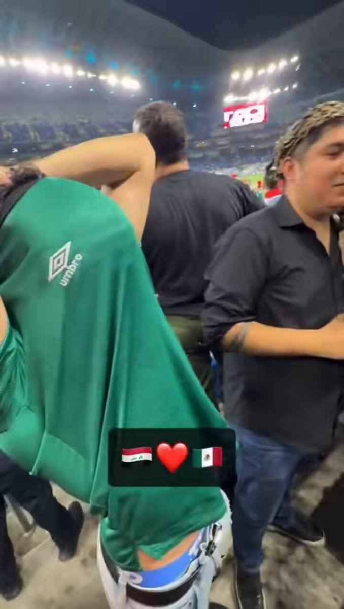 An Iraqi fan and a Mexican fan exchanged jerseys following Iraq’s qualification for the World Cup. The Iraqi fan even kissed Mexico’s badge. 😅 This is what football is all about. 🇮🇶❤️🤝🏼