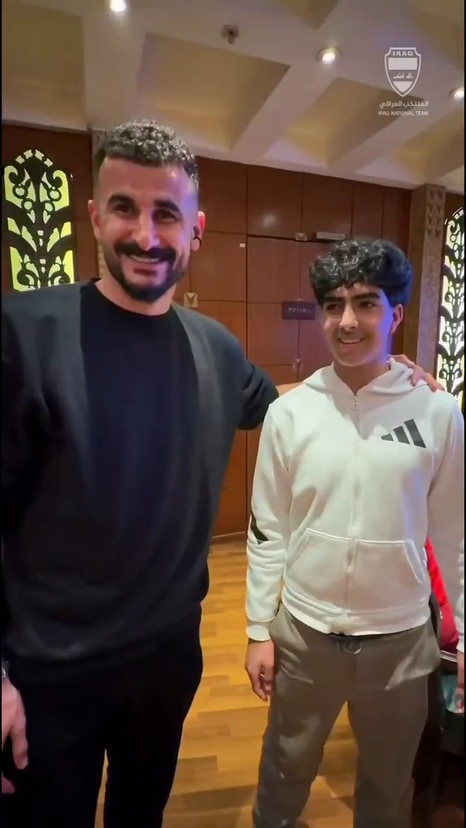زيارة نجل الكابتن الراحل أحمد راضي رحمه الله 🇮🇶 إلى وفد منتخبنا الوطني في الأردن، وتقديمه التهنئة للسيد رئيس الاتحاد والكابتن أيمن حسين بمناسبة التأهل 🇮🇶 حضور يحمل الوفاء… وامتداد لإرثٍ لا يُنسى ❤️ Visit of the son of the late Iraqi legend Ahmed Radhi 🇮🇶 to our national team delegation in Jordan, congratulating the FA President and captain Aymen Hussein on qualification ✨ A presence that carries legacy… and unforgettable pride ❤️