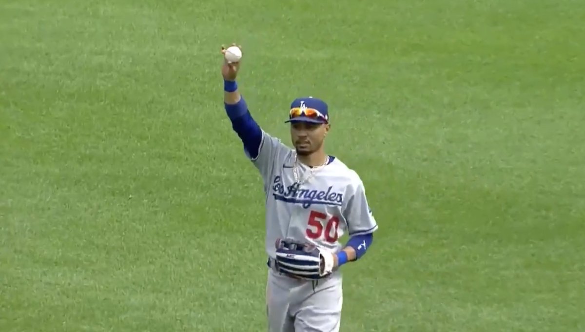 In 2021, Dodgers star Mookie Betts convinced a Cincinnati Reds fan to throw back rookie TJ Friedl’s first career MLB home run ball. In the next inning, Betts brought a signed bat from the dugout to the fan. Respect 👏❤️