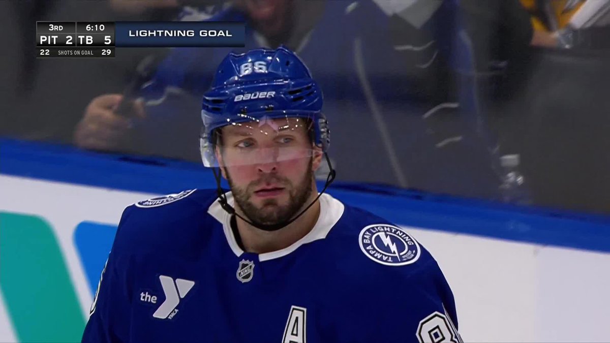 KUCHEROV SOMEHOW FITS IT IN TOP SHELF FOR THE GOAL 😱🚨