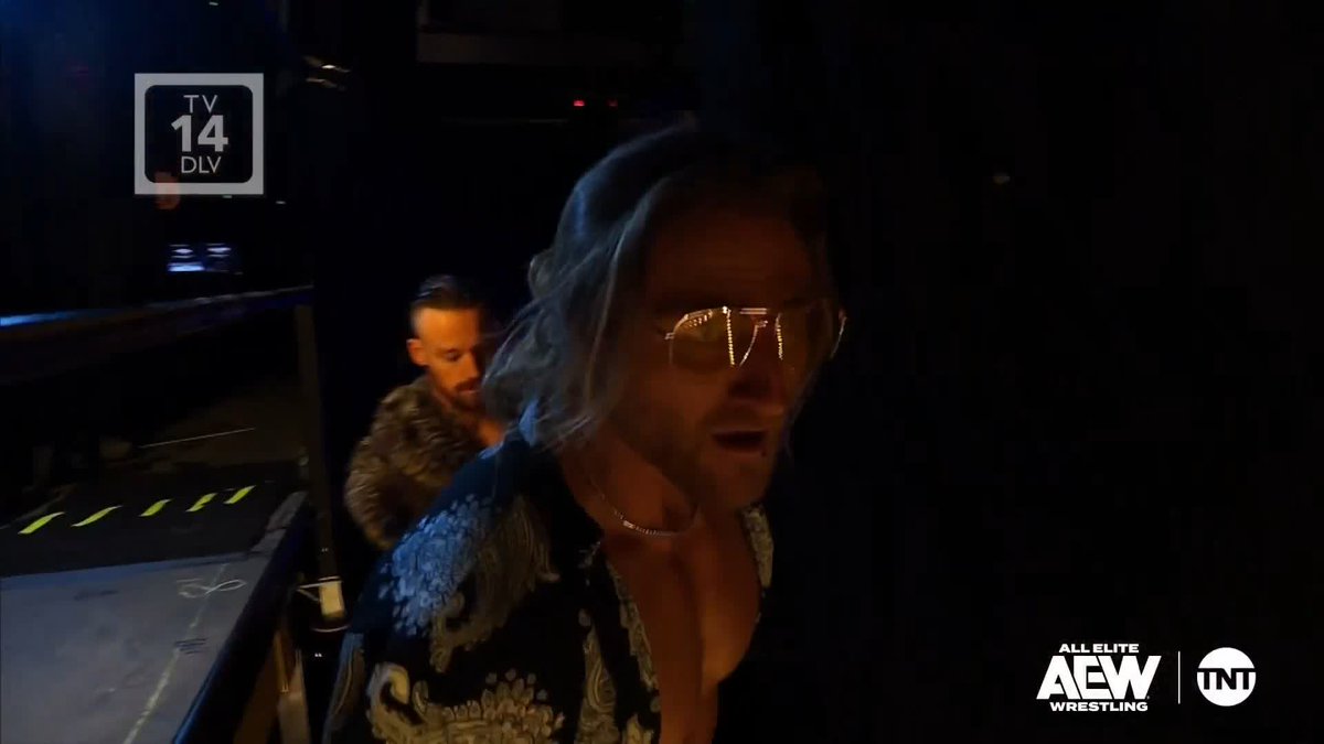 David Finlay kicked an AEW crew member backstage just before making his entrance. 💀