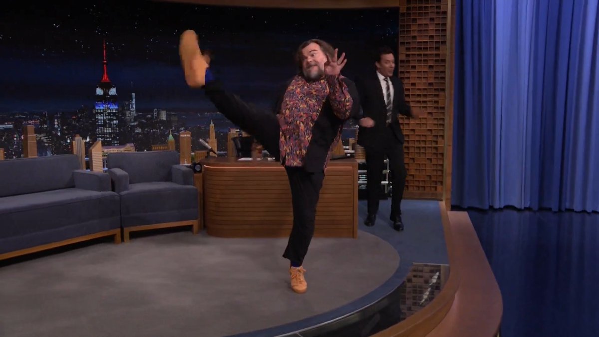 .Jack Black knows how to make an entrance! 🤘 #FallonTonight