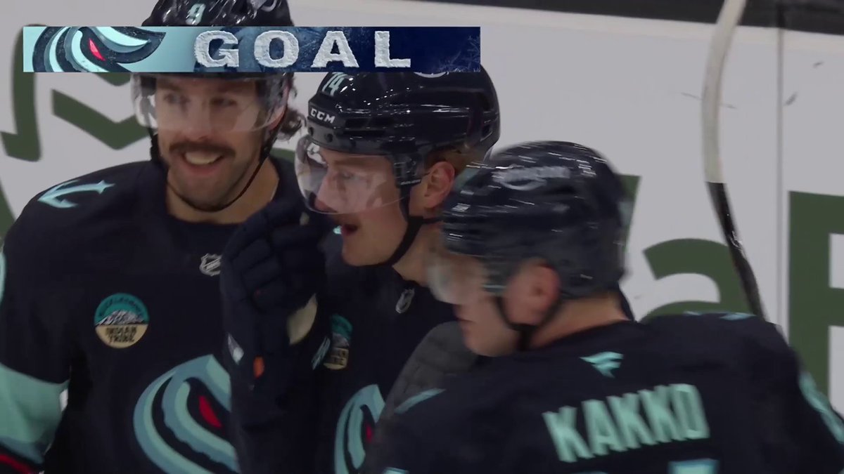 Bobby McMann is now scoring spinning, behind-the-back, no-look goals, 8 goals in his last 10 with the Kraken. This is seriously mind blowing how this keeps happening 😭😭 #leafsforever