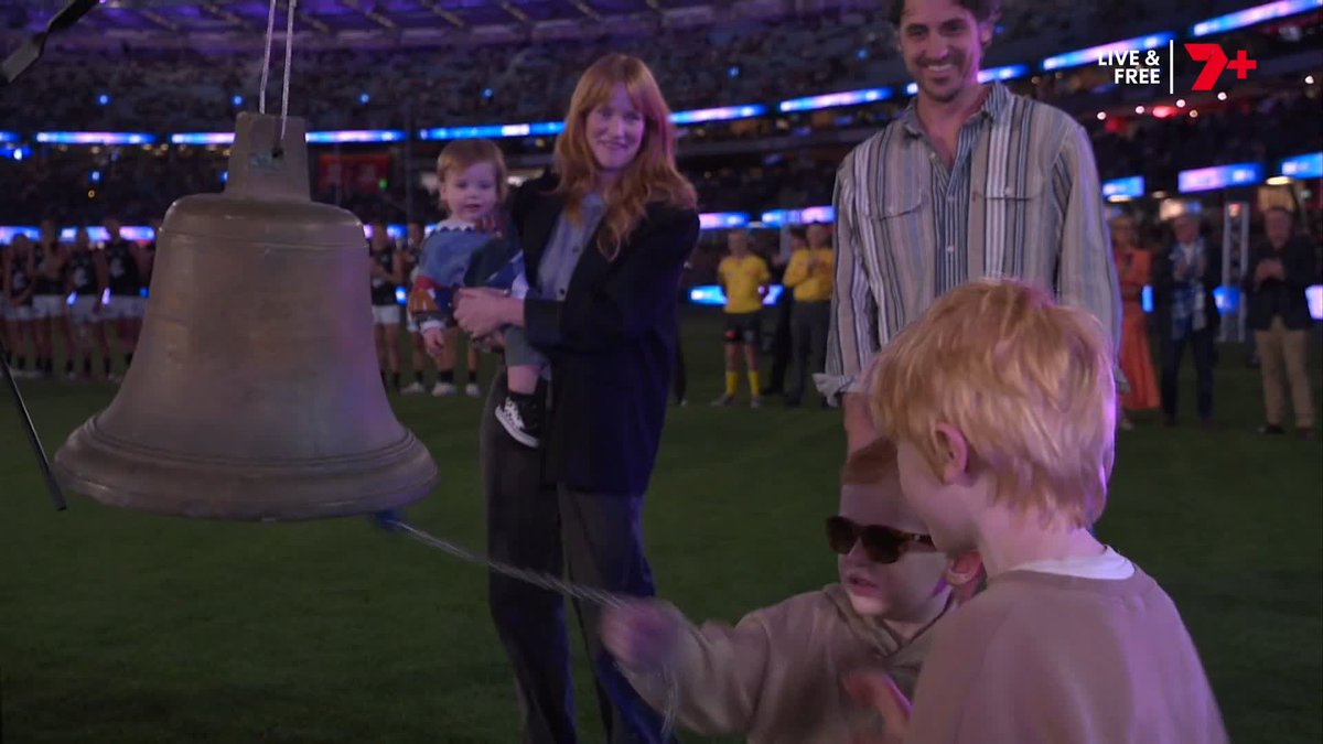 Little Augie gets to ring the remission bell 🙏 What a moment on a special day 🙌