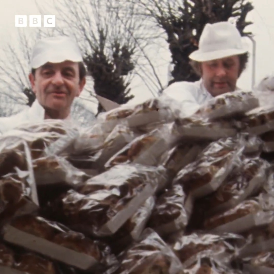 It’s the day when hot cross buns are traditionally eaten but what do you do if you suddenly find yourself with a quarter of a million of them on your hands? When a supermarket cancelled its order, one man found himself trying to sell mountains of the buns in just three days.