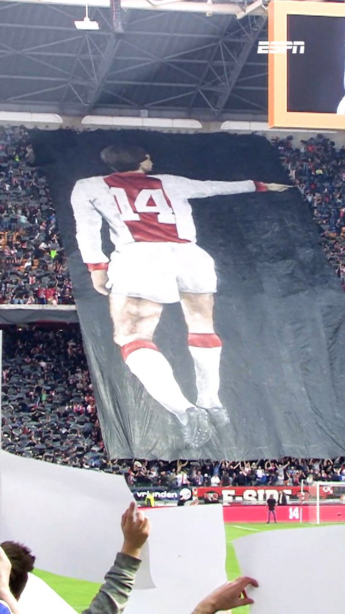 Vandaag 🔟 jaar geleden... De Arena bewijst op indrukwekkende wijze de laatste eer aan Johan Cruijff ✨