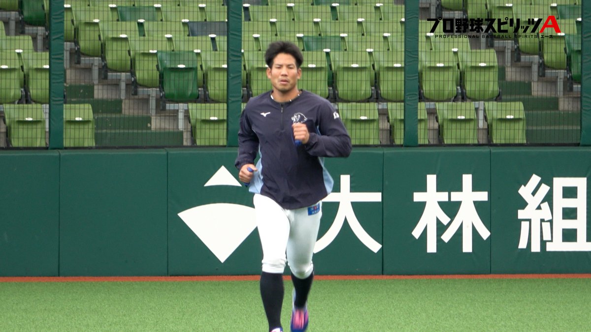人が少ない時間からグラウンドでストレッチを行う #桑原将志 選手! カード初戦の勝利をつかみに、メリハリをつけて準備を進めます! #seibulions #打破 #圧倒的至近距離