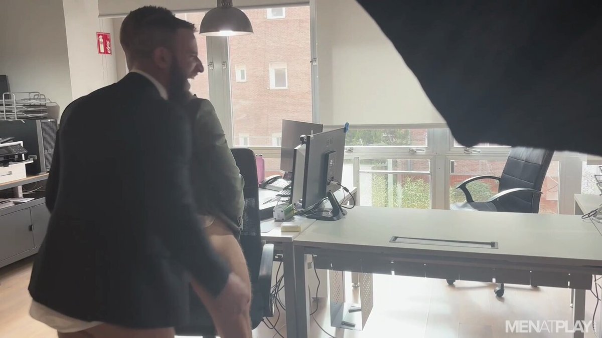 👔📹Behind-the-scenes footage from the MENATPLAY.com film "𝐎𝐟𝐟𝐢𝐜𝐞 𝐇𝐢𝐝𝐝𝐞𝐧 𝐂𝐚𝐦𝐞𝐫𝐚𝐬" starring Matt Polaco 🏳️‍🌈🇵🇱 📍Berlin, Germany 🇩🇪 and Ridick_7. ✓Directed by Rex Marco ✓Production AS #MENatPLAY #MAPBTS #MenInSuits