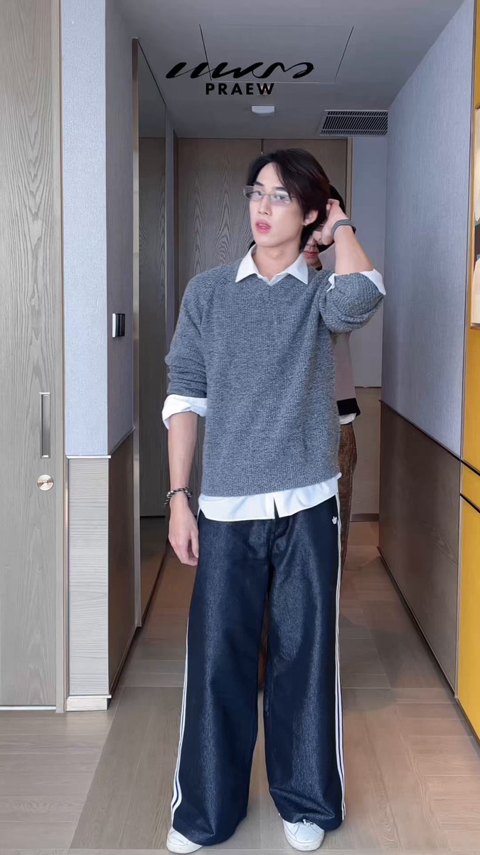 เฮียพี่แพรว เอาความสนุกหลังกล้อง #PraewLivexBUS_คับเฮีย ของ เอเอ, จั๋งธีร์, ภีมวสุ และอลัน BUS because of you i shine มาฝาก😎 #BUS_คับเฮีย #busbecauseofyouishine #PraewLive #Praewmag