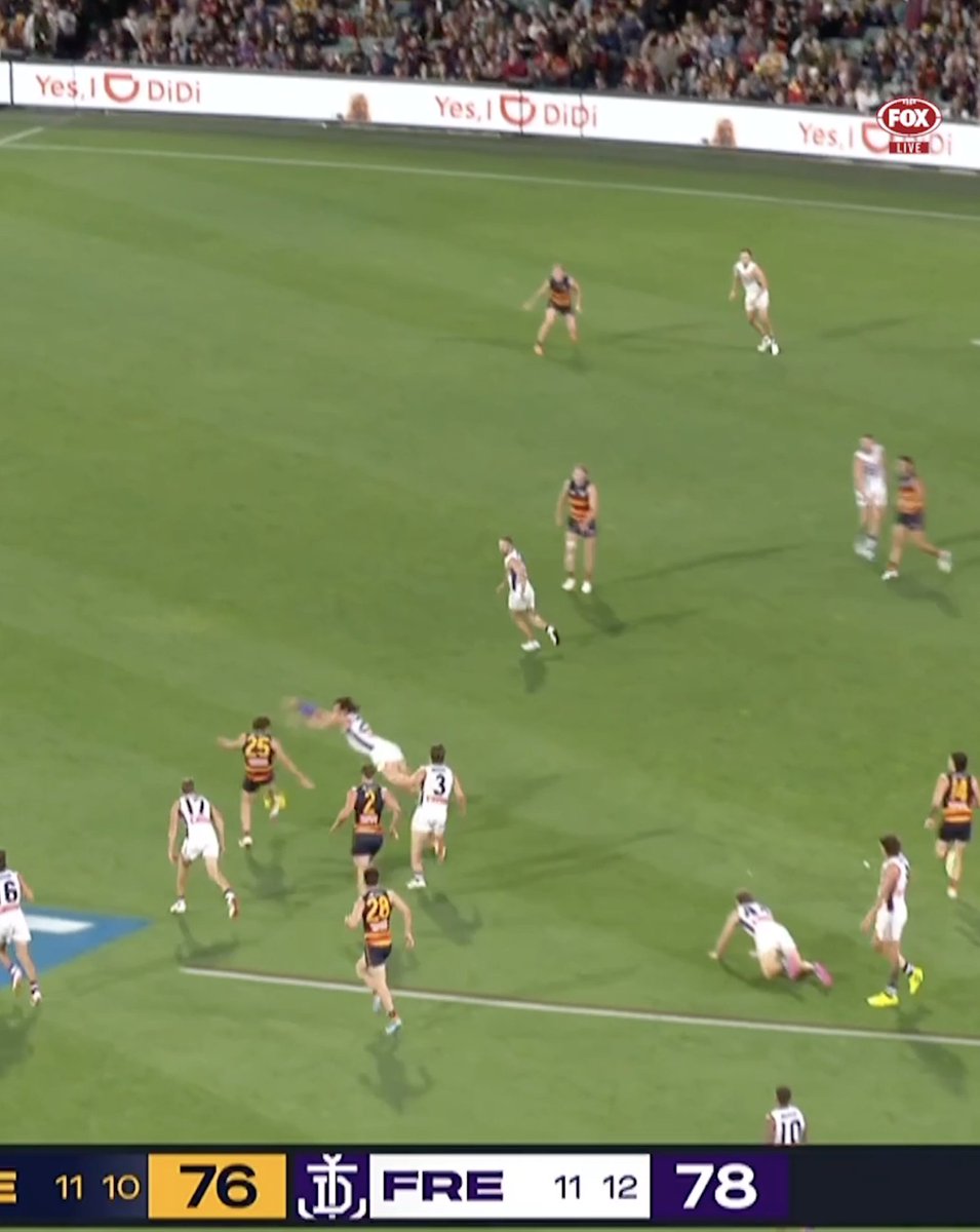 the moment. the smother. unbelievable. #foreverfreo #AFLCrowsFreo