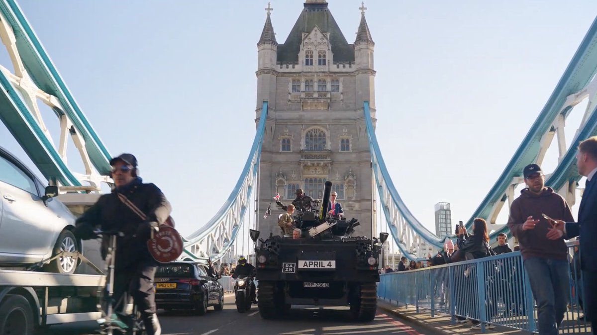 It’s not every day you drive a tank over Tower Bridge with Derek Chisora 🥊. 🫡