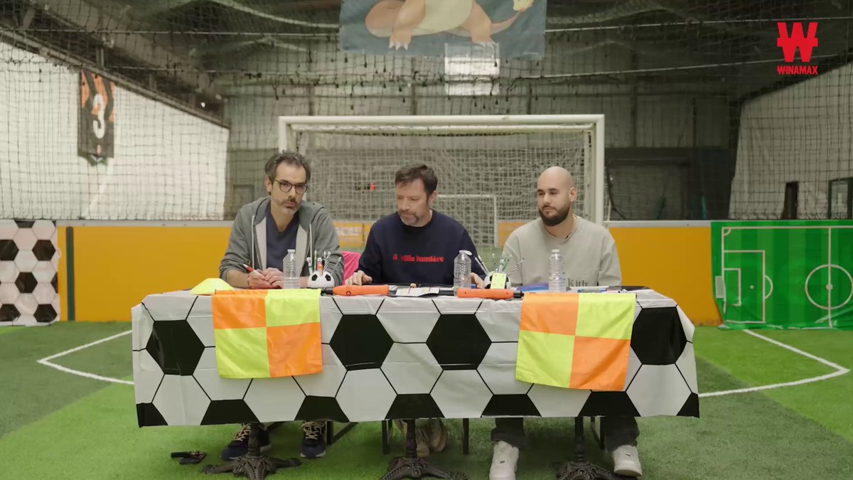 🤔 Qui est le mytho parmi ces arbitres ? Julien Cazarre, Jean-Christophe Drouet et Walid Acherchour cuisinent nos 3 invités avec une seule mission : démasquer l'imposteur ! 🕵️