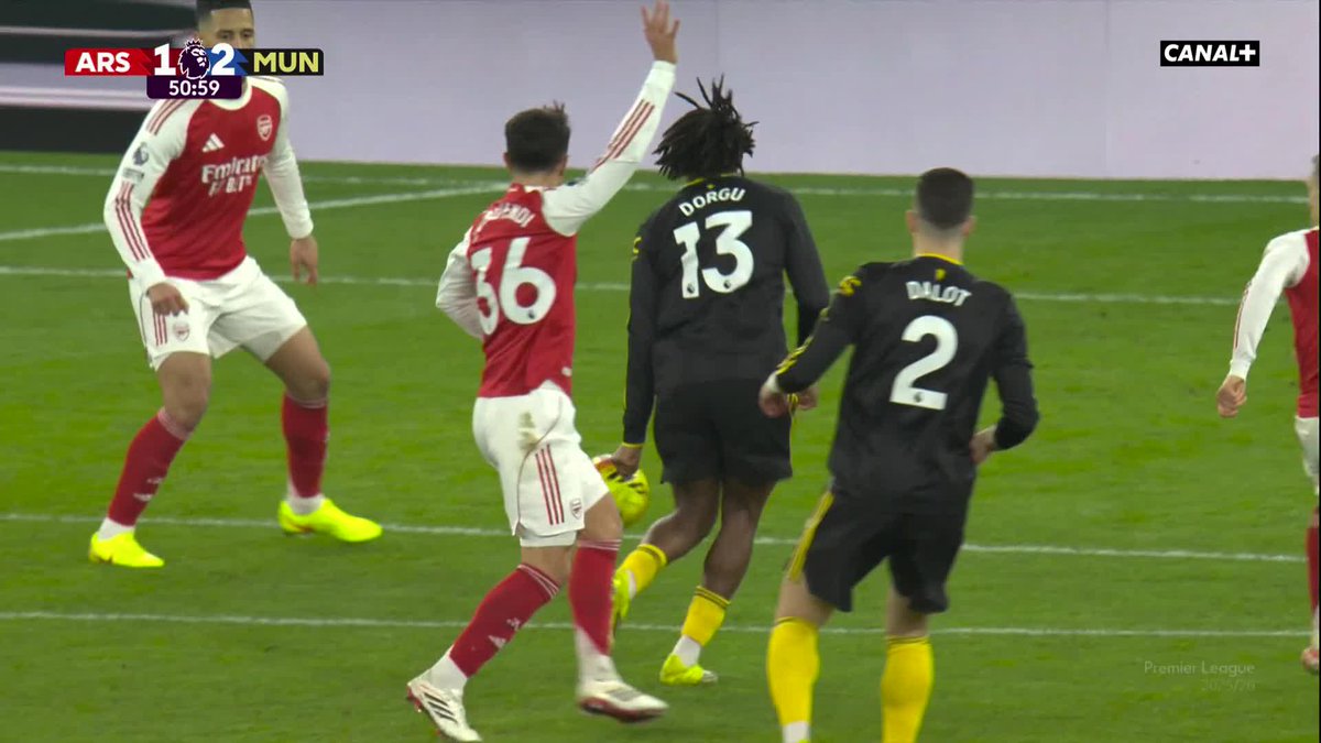 Découvrez le Top 10 des plus beaux buts inscrits hors de la surface cette saison en #PL 🏴󠁧󠁢󠁥󠁮󠁧󠁿 🔥
