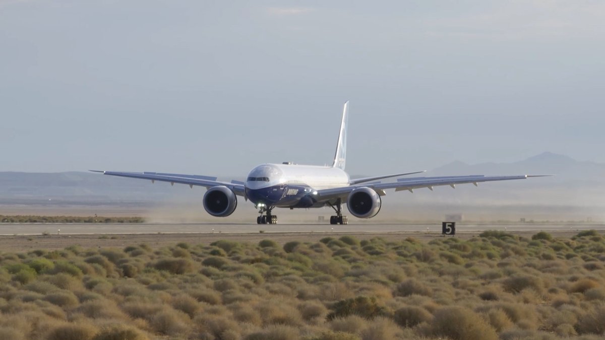 ✔️Fully loaded ✔️High speed 🌡️ Brakes reached 2,500° F (1,371° C) 🛑 Full stop The 777-9 met the moment with maximum brake energy testing at Edwards Air Force Base - proving it can safely stop under challenging conditions after an aborted takeoff. Learn more: