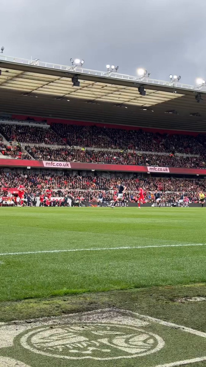 Muhteşem haberler geliyor! Efsane Millwall, sezonun belki de en kritik maçında Middlesbrough'u yenerek Championship'te ikinci sıraya yerleşti. Lig böyle biterse tarihlerinde ilk kez Premier Lig'e çıkacaklar.