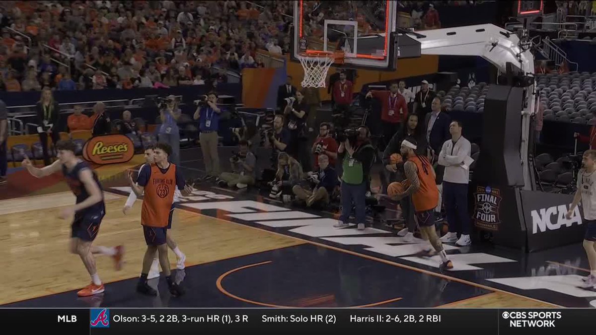 .Illinois Men's Basketball is getting AFTER it at Final Four practice 👀💨 The alley-oop to Zvonimir Ivisic to cap it off