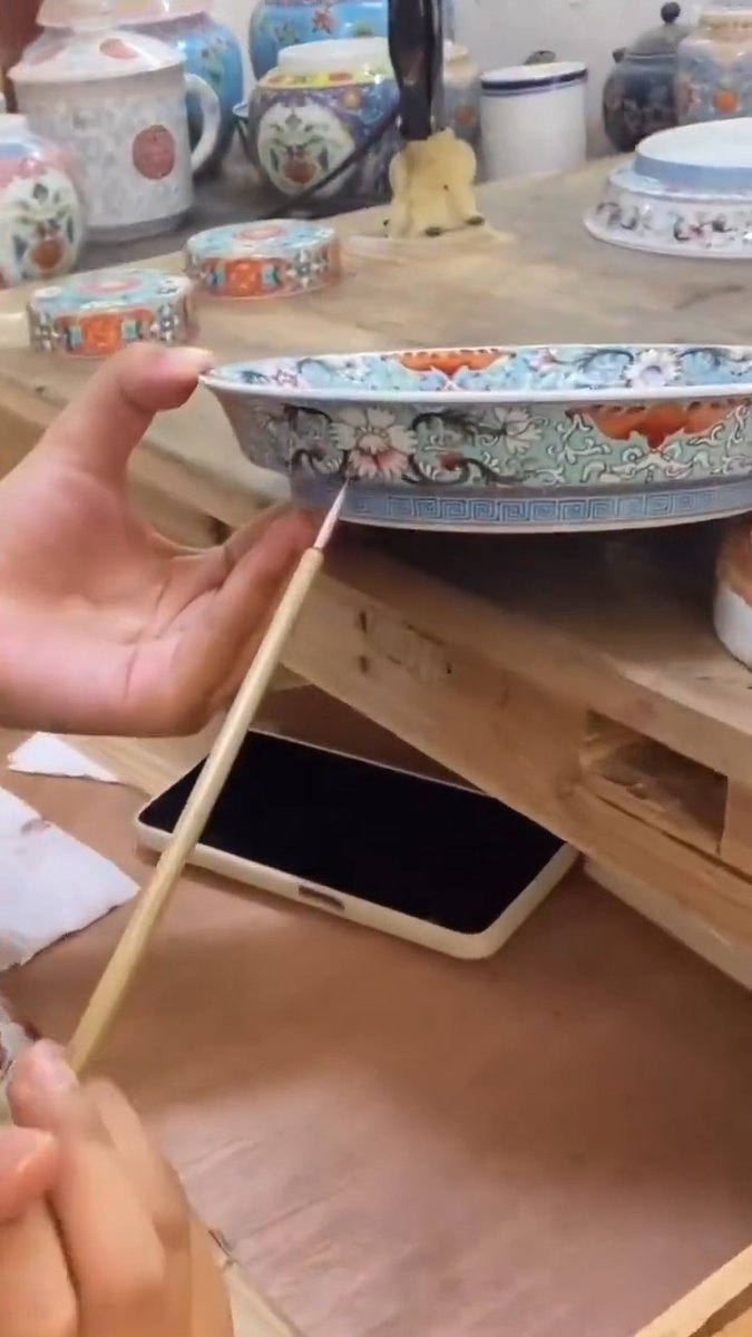 Amazing hand‑painted porcelain gaiwan from Jingdezhen, China 🇨🇳. Yes, we’ve seen this style many times, but it’s still impressive every single time.
