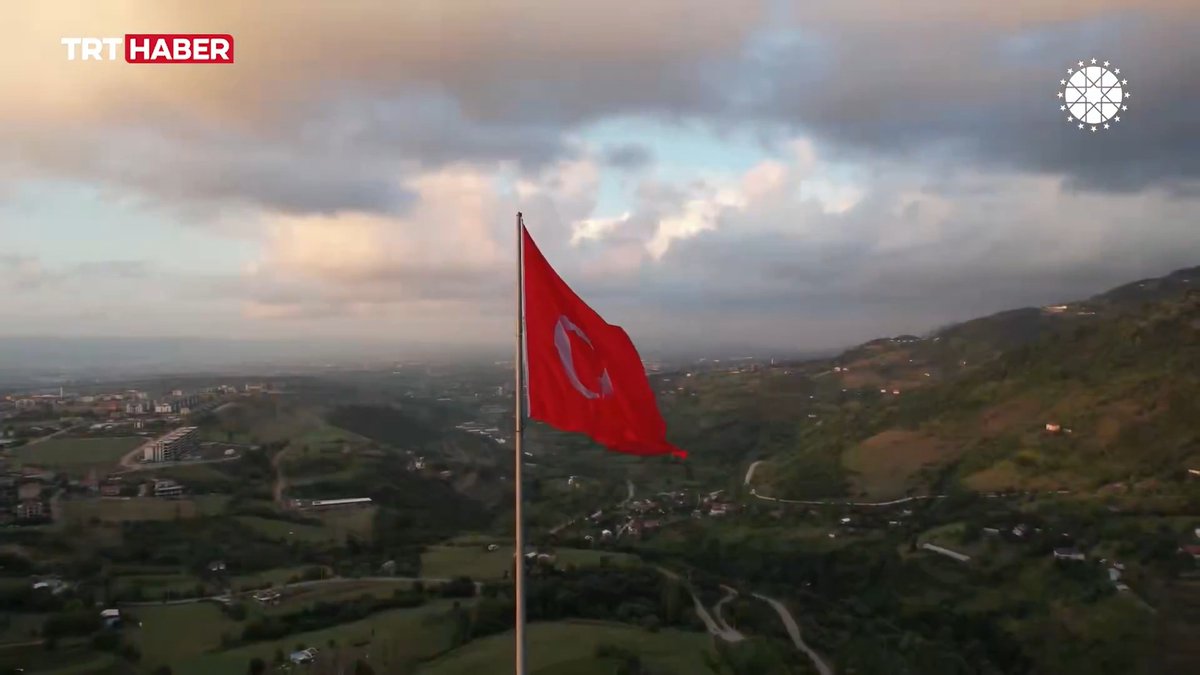 "Türkiye 'Barışın Anahtarı' olmayı sürdürüyor" İletişim Başkanı Burhanettin Duran: Ülkemiz uluslararası alanda 'Güvenli Liman Türkiye' olarak anılıyorsa bu, ırk, mezhep, din ve dil ayrımlarını reddeden; insanlık ortak paydasını önceleyen duruşumuzun neticesidir.