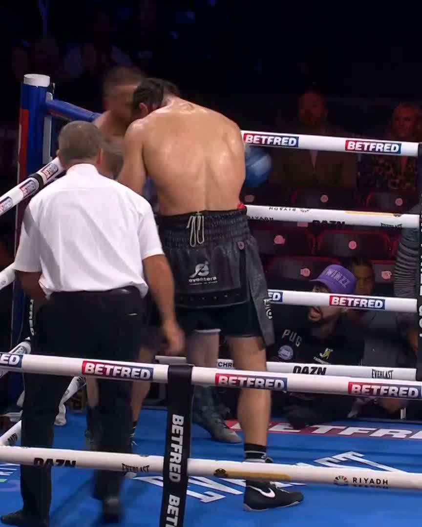 And it's OVER! David Spilmont off the canvas to STOP Jordan Thompson in round 7! Massive shock in Altrincham