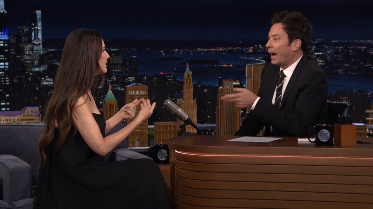 .o l i v i a’s first acting role was as an extra in Gilmore Girls! #FallonTonight