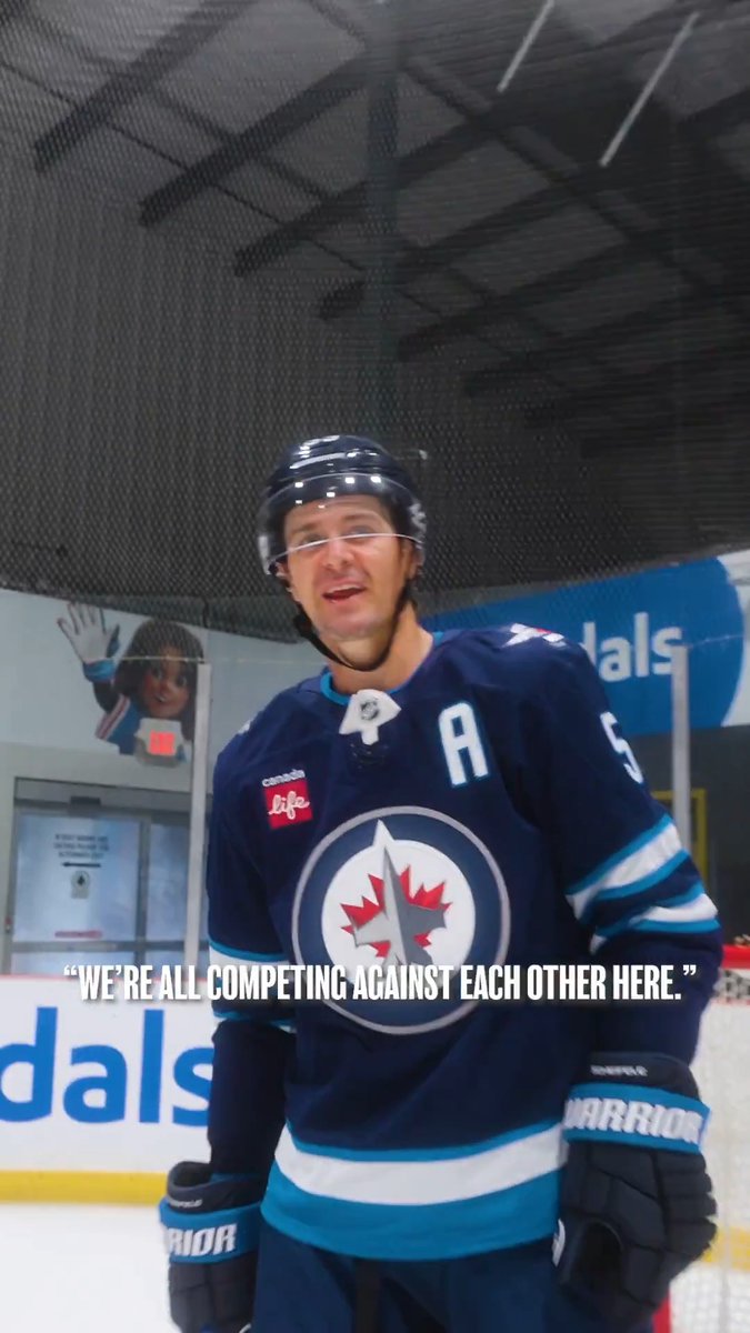 Mark Scheifele WITH A GOALIE STICK shooting challenge 😂 🏒