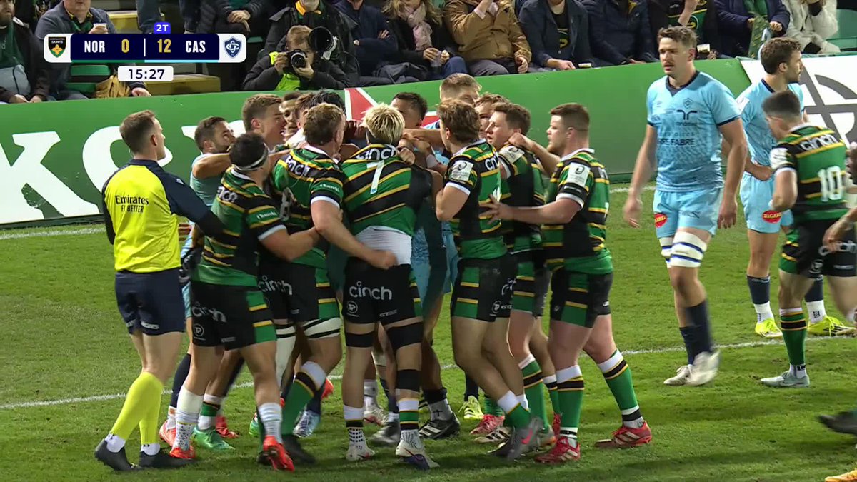 Henry Pollock and French opposition just don't mix 😱 Castres Olympique players lose their cool as the Englishman tries to take a quick restart 👀 #InvestecChampionsCup