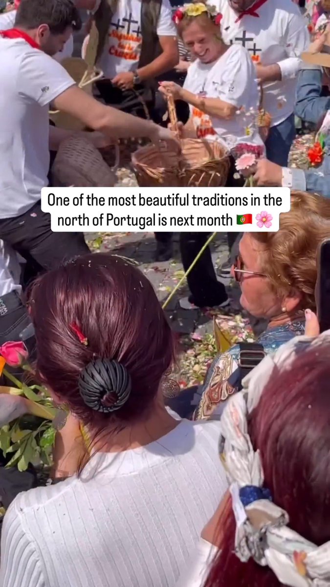 One of the most beautiful traditions in Portugal 🇵🇹 Batalha das Flores in Barcelos. Flowers, music, and crowds filling the streets with petals 🌼 If you’re anywhere near in May, don’t miss it. Save this 💛