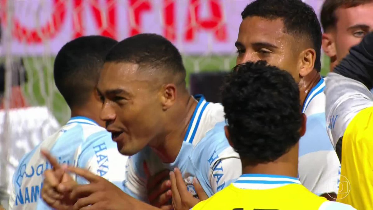 Conseguiram fazer uma camisa do Grêmio ser feia. New Balance do céu...