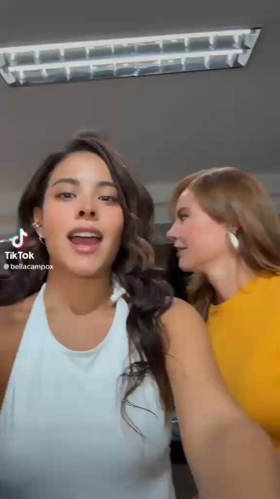 a bella botando a paolla pra dublar audio no ttk kkkkkkkkkkkkkkkkkk nasci p ver isso