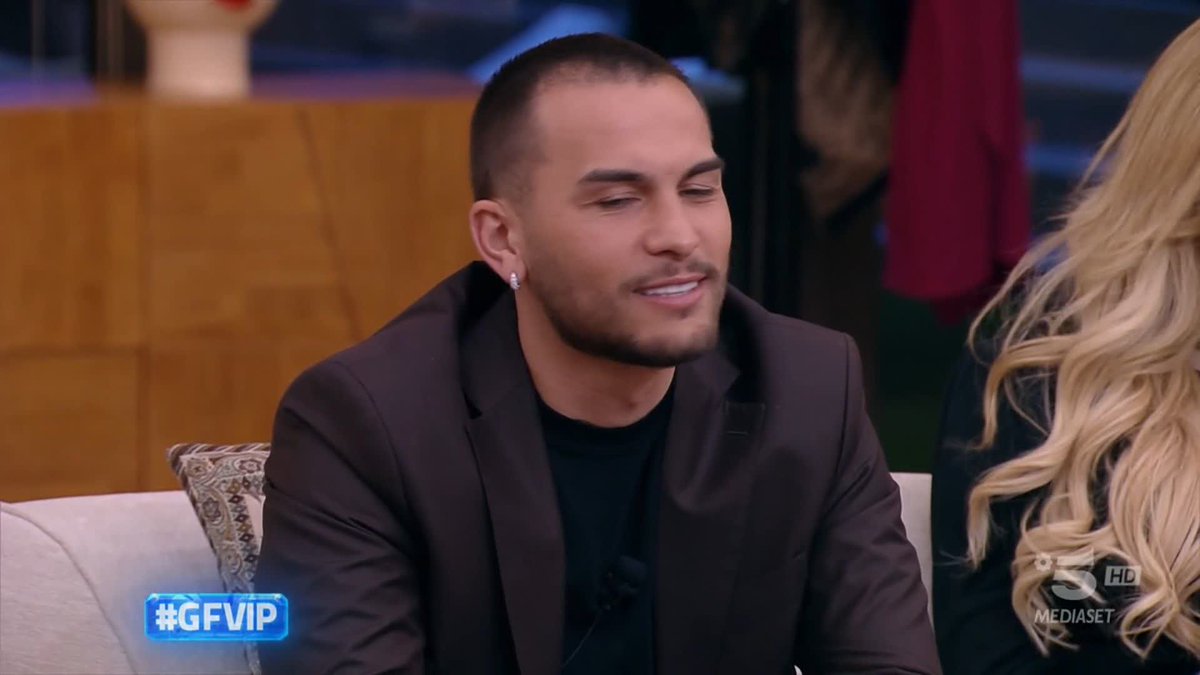 ILARY CHE IN PRIMA SERATA SU CANALE 5 DA DELLA PIPPE AI GIOCATORI DELL’ITALIA MA QUESTA DONNA È UNA MACCHINA DA GUERRA 😭😭😭😭 #gfvip