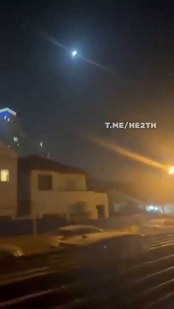 عاجل إعلام العدو: صاروخ إيراني أصاب هدفا في المناطق الجنوبية القناة 12 الصهيونية: إصابة مبنى في شمال النقب إثر هجوم صاروخي إيراني