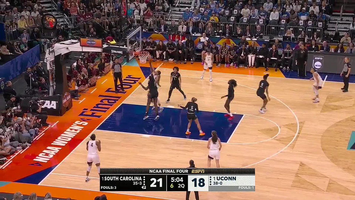 SARAH IS TOO STRONG 🔥 #WFinalFour x 🎥 ESPN / UConn Women’s Basketball