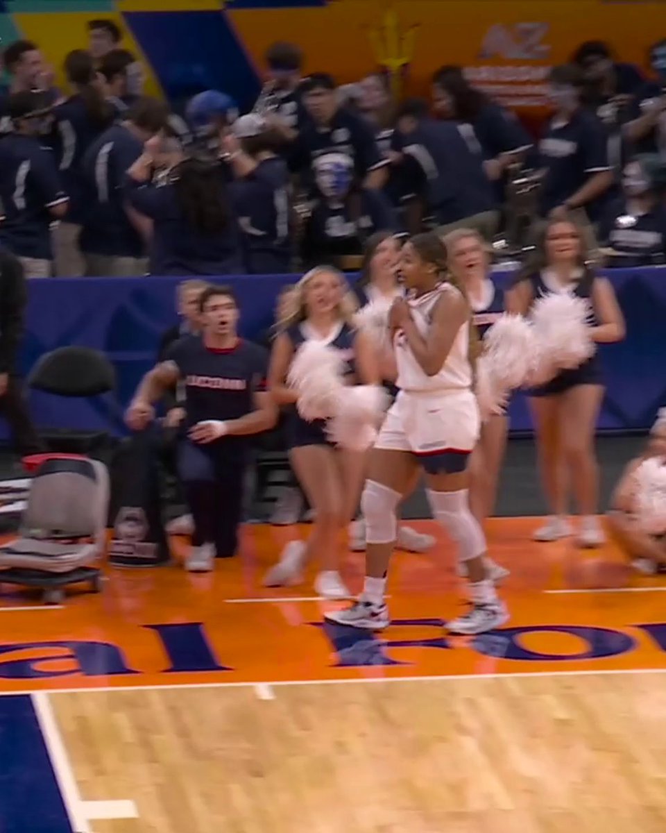 Sarah Strong had to switch to #55 after tearing her jersey 😳