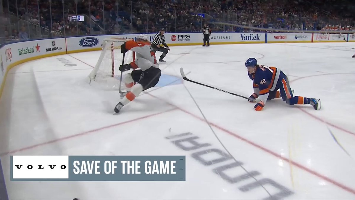 Matthew Schaefer just made not one, not two, but THREE empty-net saves with his goalie pulled. 👀 This kid has so much heart.