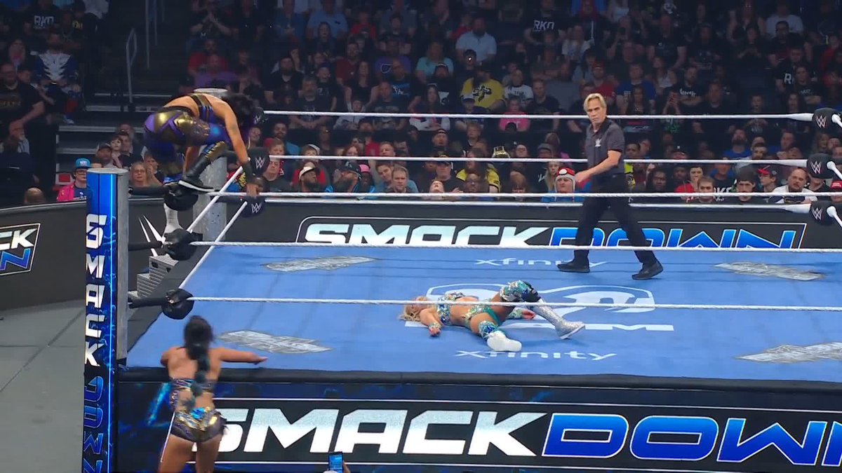 THAT'S teamwork! ๐ LYRA VALKYRIA Bayley