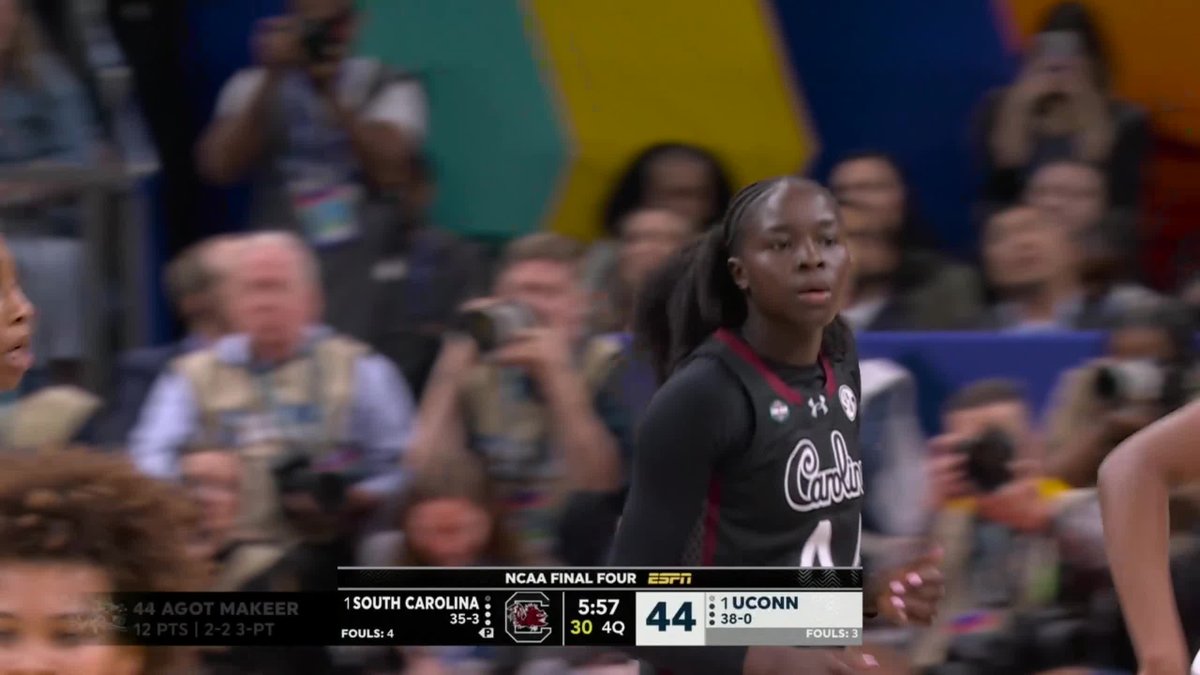 Agot Makeer's CLUTCH 3 to shut down UConn's comeback hopes 🪣