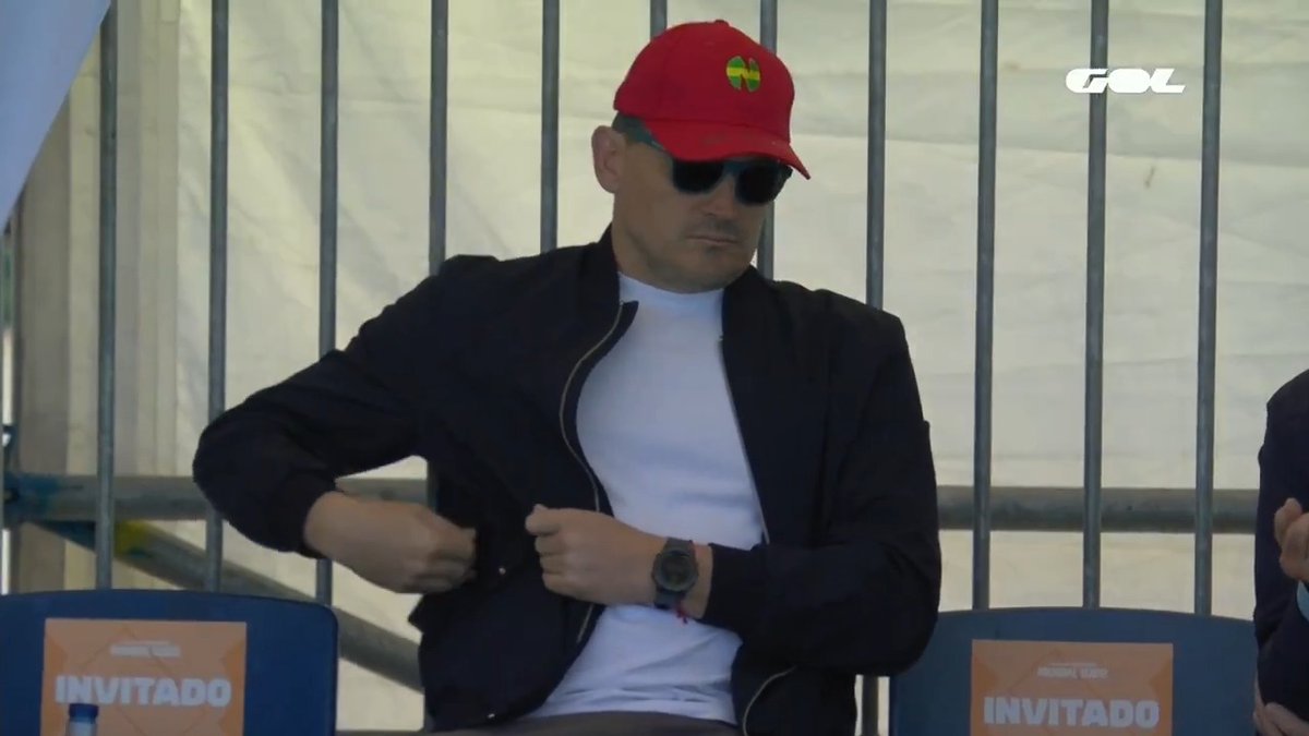 Iker Casillas wears a hat that Genzo Wakabayashi used to wear while watching his son play at Real Madrid Academy ๐งข๐ช๐ฆ