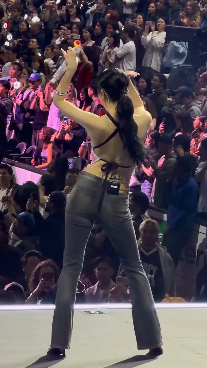 MINA IN THE BACKLESS FIT?? 😵‍💫