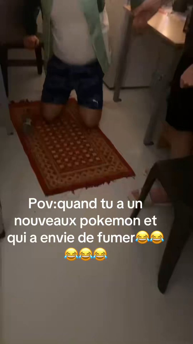 📢🚨Derrière la blague de ces prisonnier, il y a une réalité. Quand un environnement supposé sérieux devient absurde, la plaisanterie devient un mécanisme d'humiliation pour toute une société . On transforme la contrainte en jeu, la frustration en mise en scène. C’est léger en surface, mais révélateur en profondeur. Une société qui pousse ses individus à rire dans leur propre enfermement supposément punitif est une société qui a déjà franchi un cap d'absurdité.