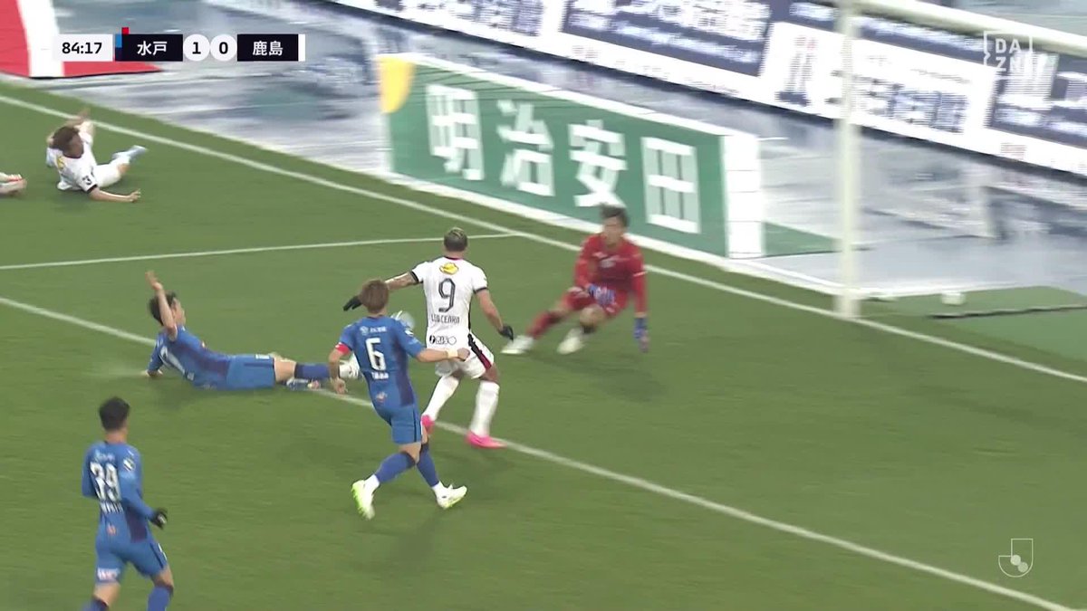 まさに勝利への執念🔥 触らなければ確実に失点 DF板倉健太が“神クリア” 🏆 明治安田J1百年構想リーグ 🆚 水戸×鹿島 📱DAZN ライブ配信中 #Jリーグ #だったらDAZN