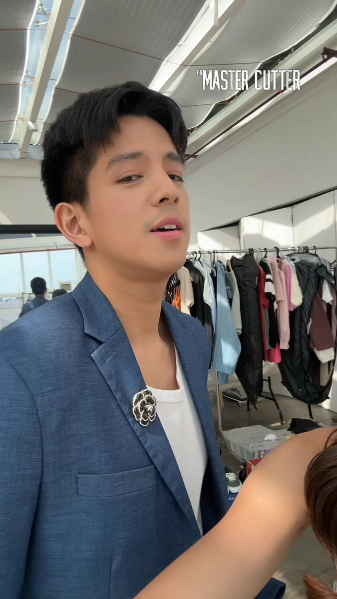 Nakakatunaw ‘yung tinginan! 👀💕 Abangan sina #CharlieFleming at #PrinceCarlos sa #TheMasterCutter ngayong May na sa GMA Prime! ✂️