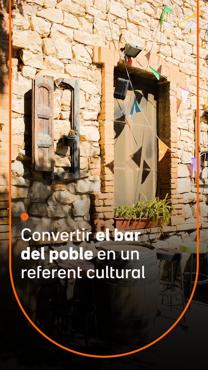 “Volem demostrar que a la ruralitat hi passen coses i n'hi poden passar moltes més.” A Maldà el bar del poble s'ha convertit en un referent cultural i social. Al Bar Centro hi fan concerts, xerrades i exposicions i hi ha una biblioteca