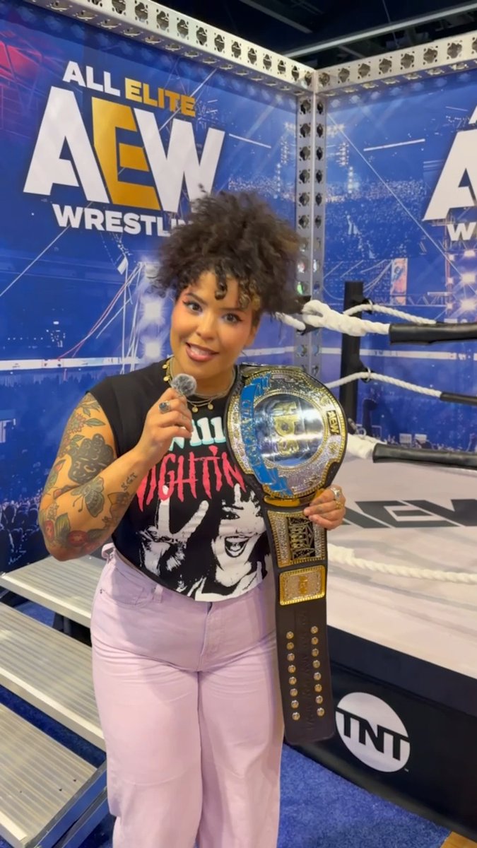 On Friday, the TBS Champion Willow Nightingale paid us a visit at the Busted Bracket Bar! Don't miss your chance to meet Darby Allin and The Outrunners TODAY as we celebrate the Final Four in Indy all weekend!