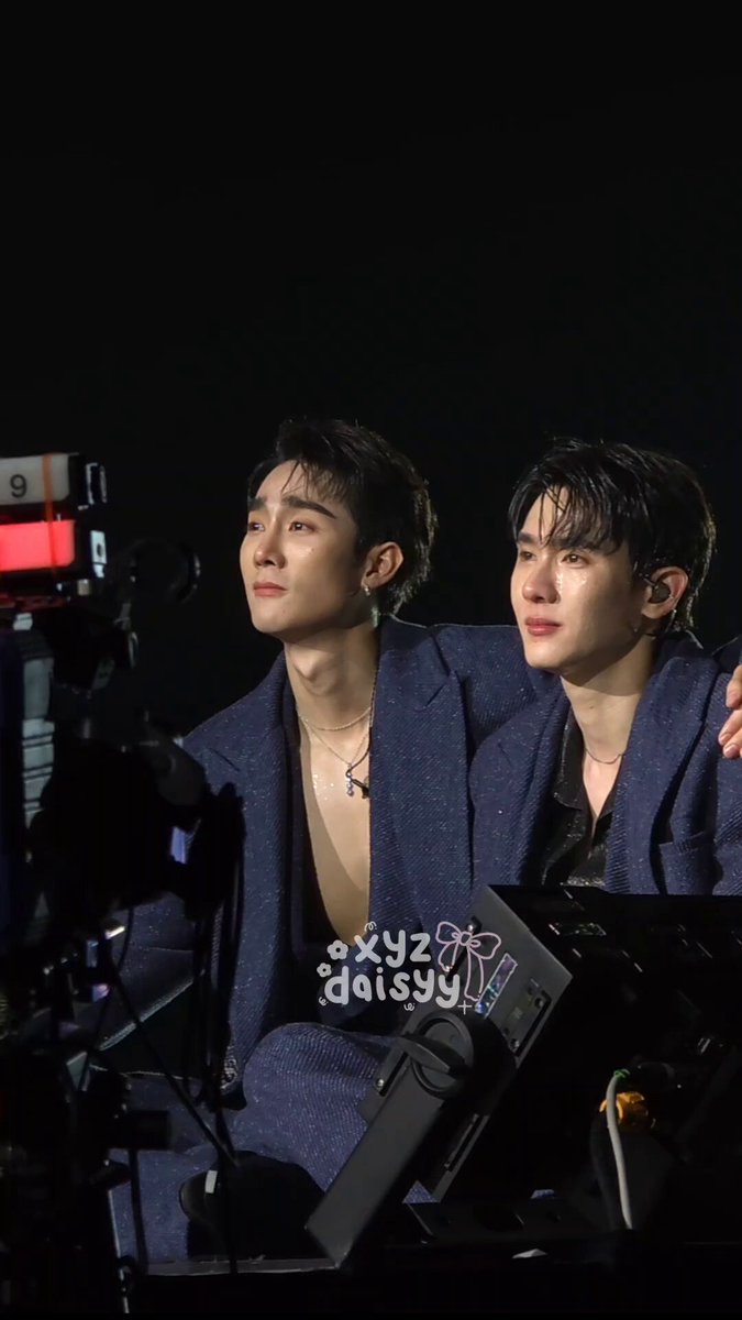 เอ็นดู บุ๊คร้องไห้จนฟอสต้องปลอบๆ และเป็นอีกครั้งที่ฟอสฮึบไม่ให้ตัวเองร้อง 🥺🥺 FORCEBOOKMAFOX FUNTOPIA D2 #ForceBookFanconD2