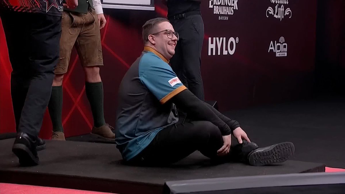 KOVACS STUNS CULLEN! Patrik Kovacs has just created history! The Hungarian wins his first ever European Tour game at the eighth time of asking, and becomes the first Hungarian to win outside Hungary on the circuit, as he beats Joe Cullen 6-3! 📺 #ET4